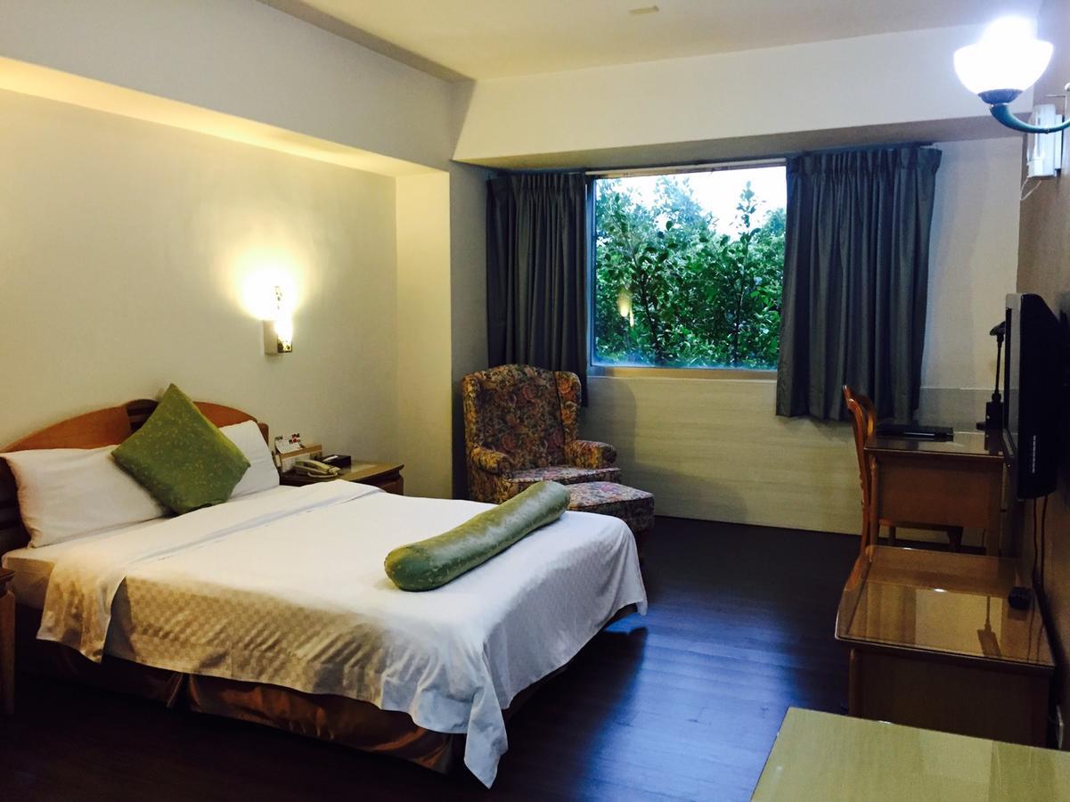 Berkeley Business Hotel Zhongzheng Синьчжу Экстерьер фото