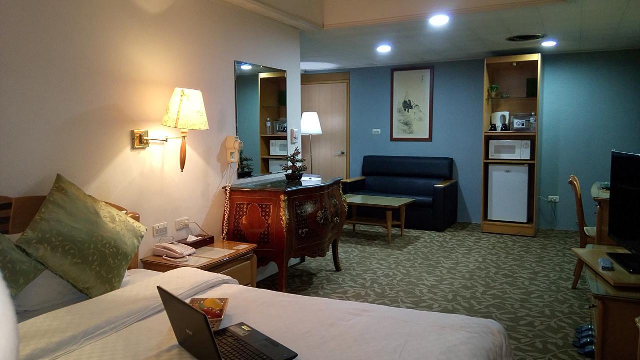 Berkeley Business Hotel Zhongzheng Синьчжу Экстерьер фото