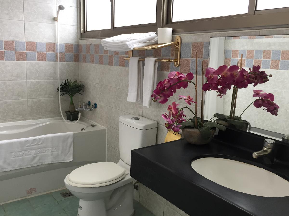 Berkeley Business Hotel Zhongzheng Синьчжу Экстерьер фото