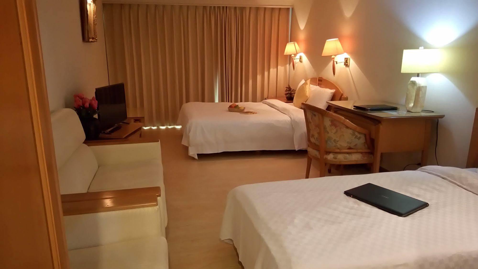 Berkeley Business Hotel Zhongzheng Синьчжу Экстерьер фото