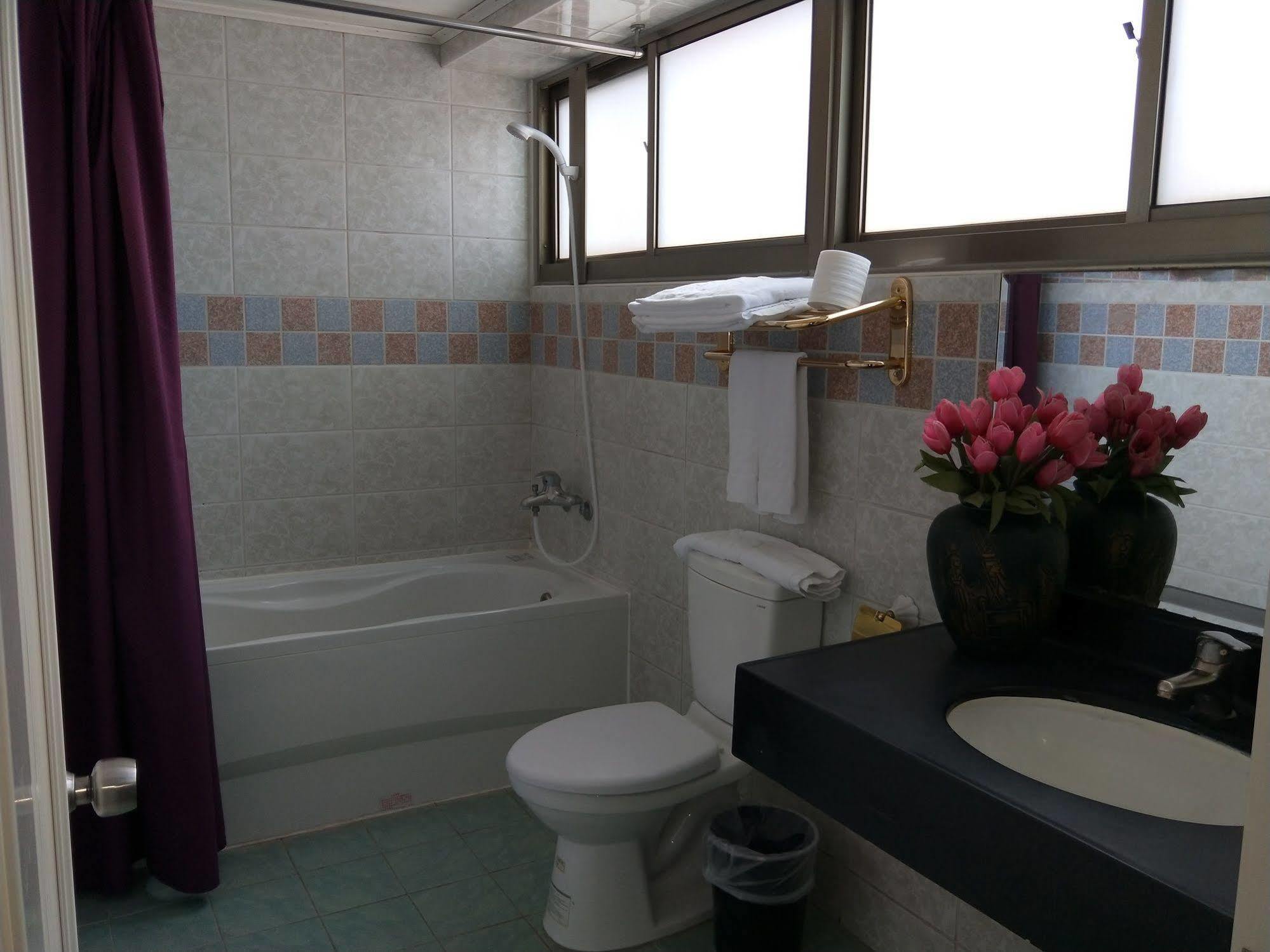 Berkeley Business Hotel Zhongzheng Синьчжу Экстерьер фото
