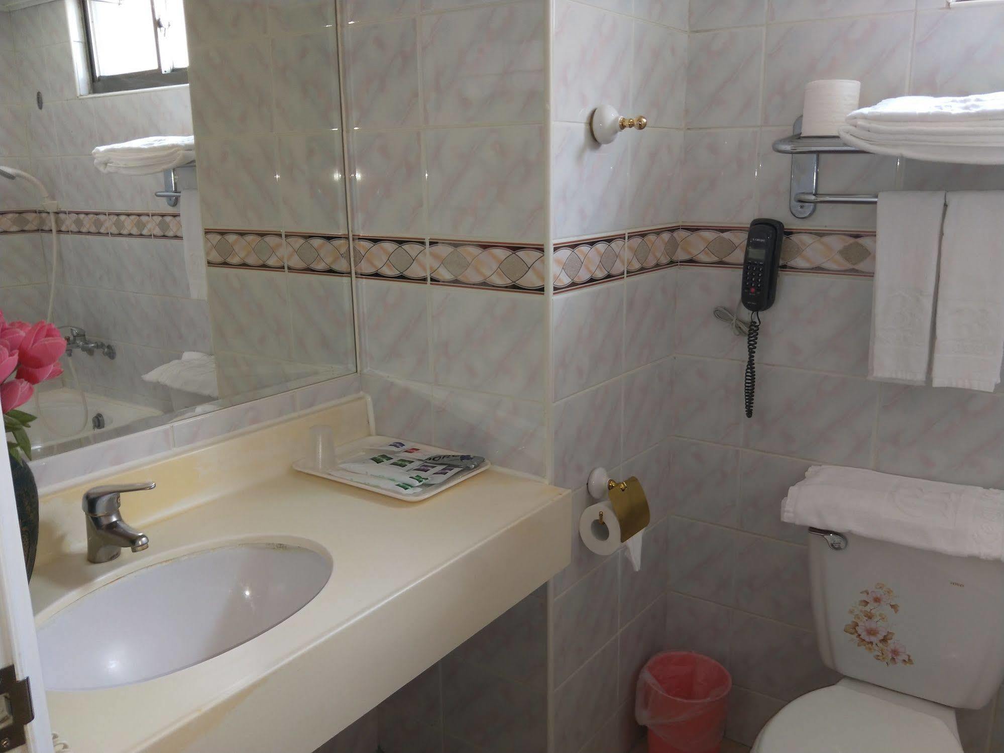 Berkeley Business Hotel Zhongzheng Синьчжу Экстерьер фото