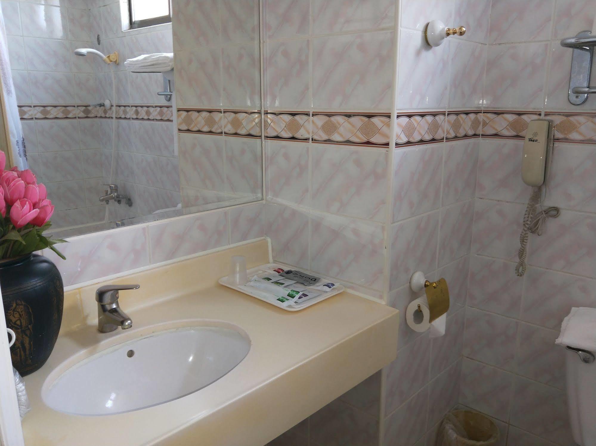 Berkeley Business Hotel Zhongzheng Синьчжу Экстерьер фото