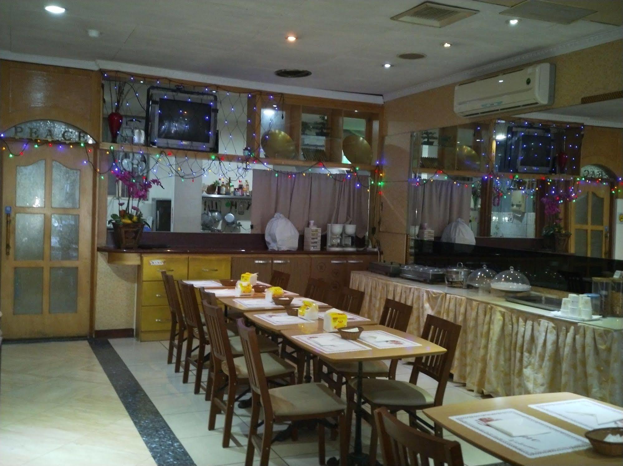 Berkeley Business Hotel Zhongzheng Синьчжу Экстерьер фото