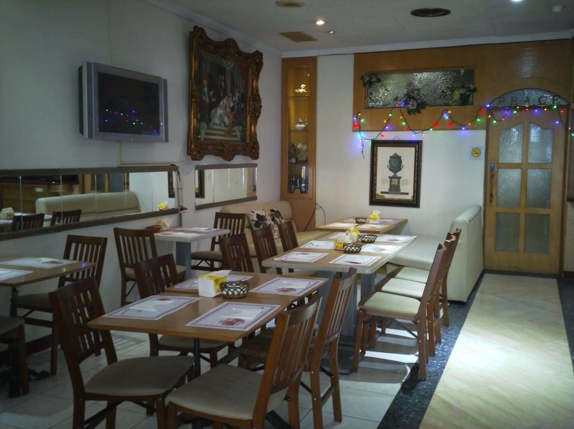 Berkeley Business Hotel Zhongzheng Синьчжу Экстерьер фото