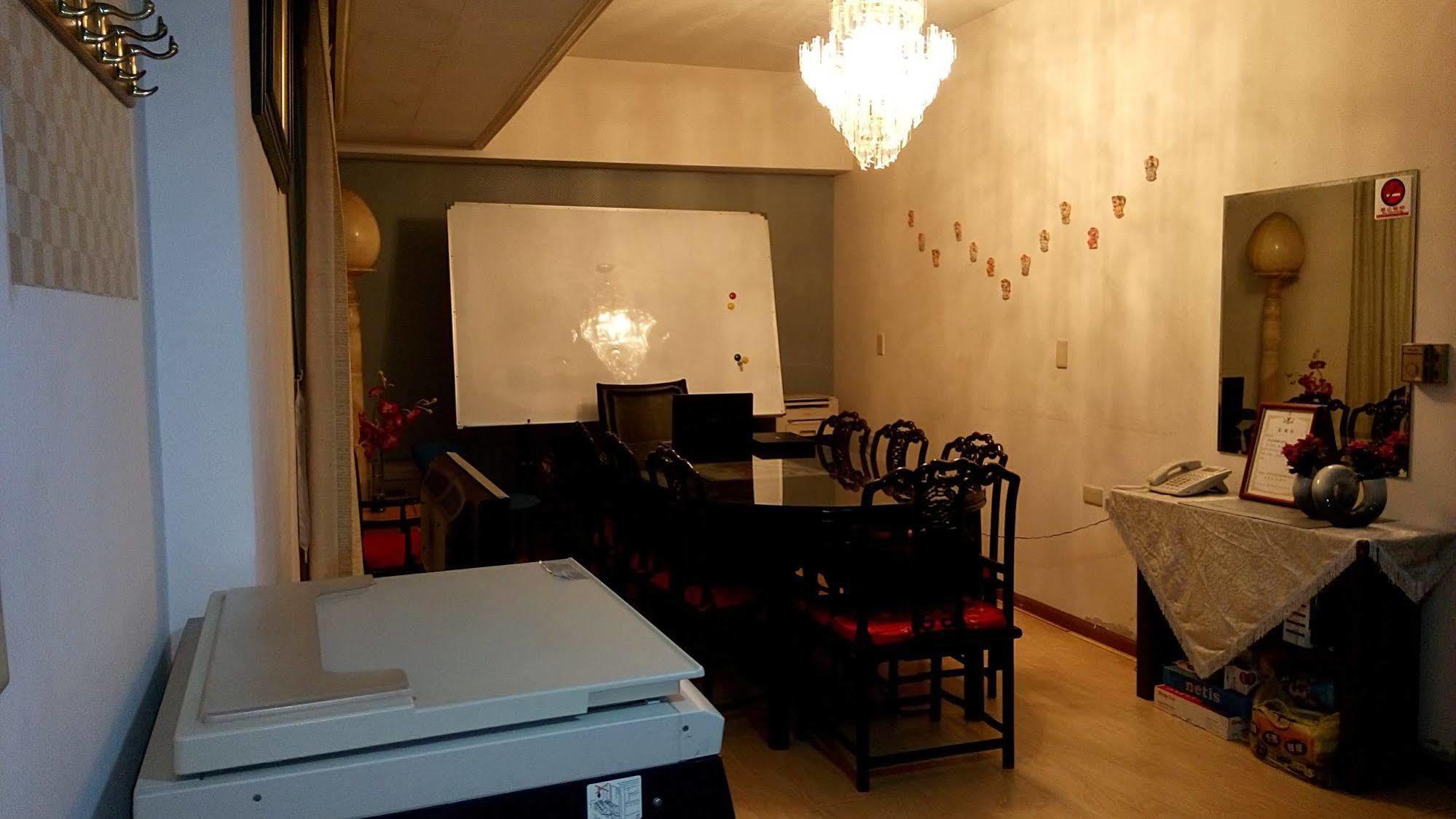 Berkeley Business Hotel Zhongzheng Синьчжу Экстерьер фото