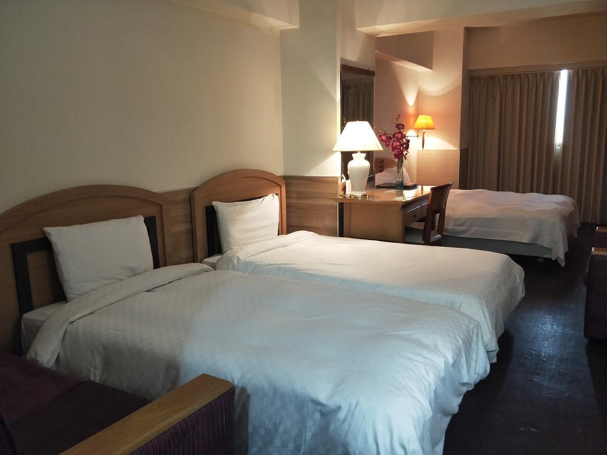 Berkeley Business Hotel Zhongzheng Синьчжу Экстерьер фото