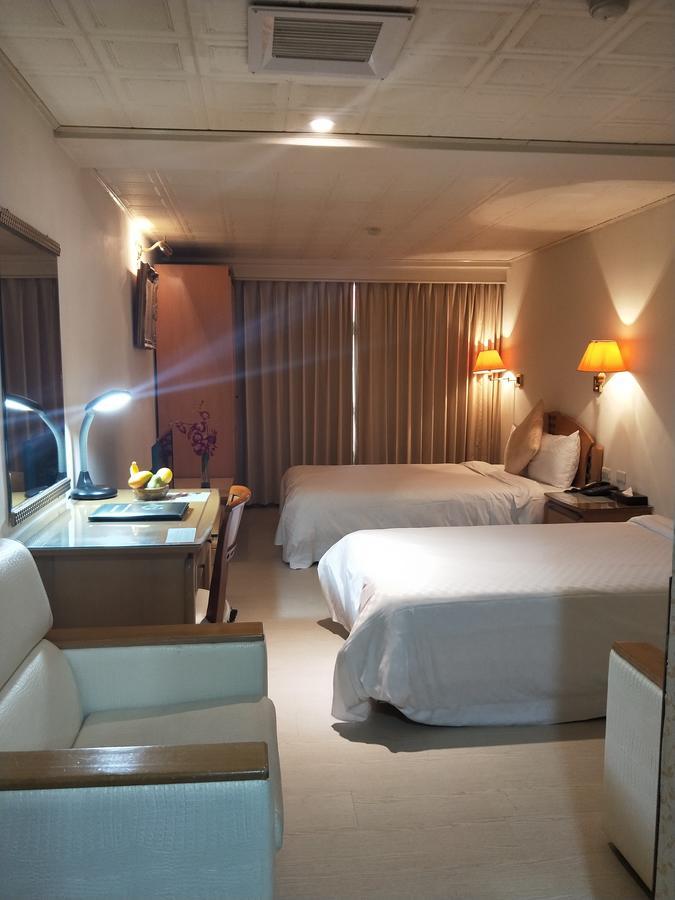 Berkeley Business Hotel Zhongzheng Синьчжу Экстерьер фото