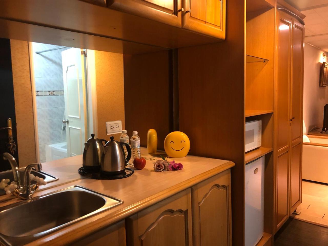 Berkeley Business Hotel Zhongzheng Синьчжу Экстерьер фото