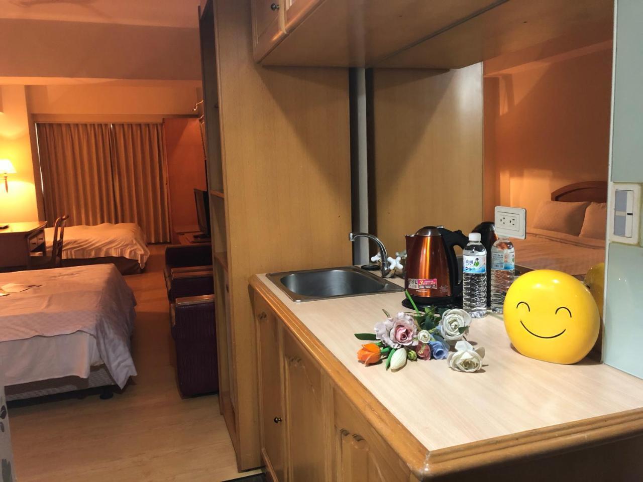 Berkeley Business Hotel Zhongzheng Синьчжу Экстерьер фото